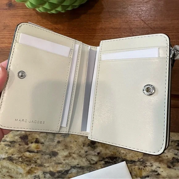 Limited Edition Betty Boop x Marc Jacobs Wallet NWT - Picture 4 of 7